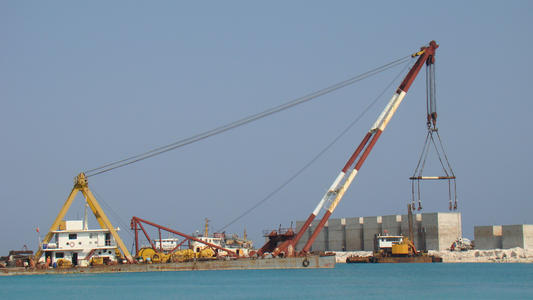 采用靜態(tài)應變儀對起重船扒桿進行應變測試分析試驗