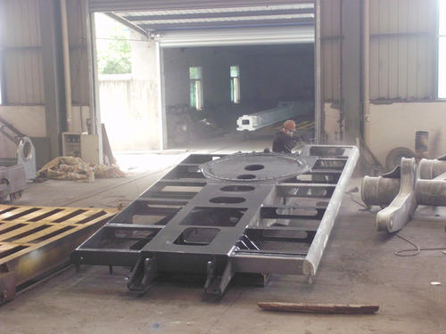 旋挖鉆機回轉(zhuǎn)平臺振動消除應力案例分析