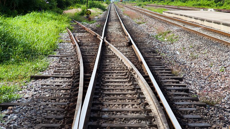 鐵路道岔翼軌振動(dòng)時(shí)效應(yīng)用案例