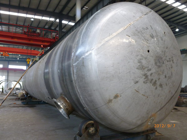 交流振動(dòng)時(shí)效設(shè)備消除壓力容器焊接應(yīng)力